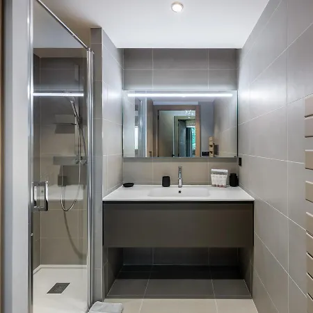 Avec Piscine, Salle De Sport Et Parking Couvert - Fr-1-569-105 Apartment