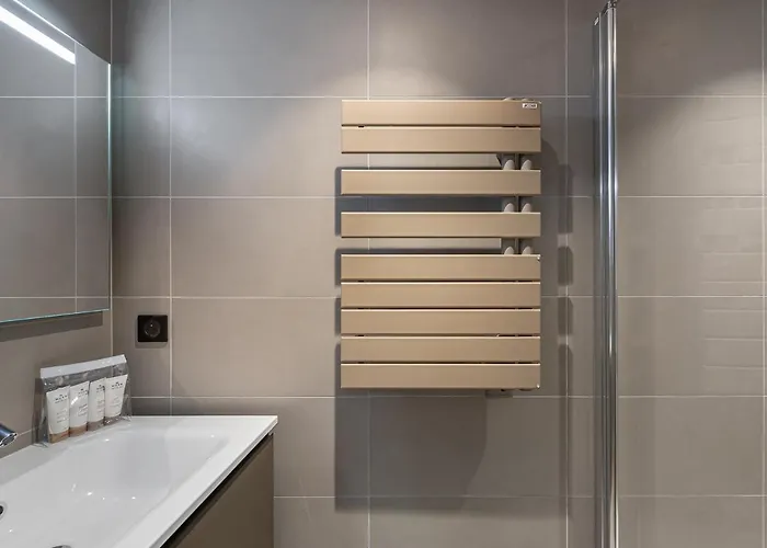 Bel A Dans Avec Piscine - Fr-1-569-105 *